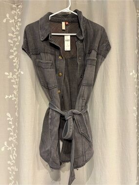 Pilcro Gray Ribbed Sleeveless Utility Jacket with Tie Belt